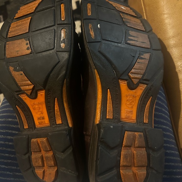 ARIAT Booth size 9.5 - Picture 3 of 14